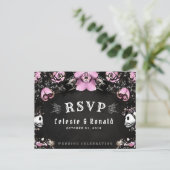 Roze en zwarte Gothische Rozen & Skeleton RSVP-Bri Briefkaart (Staand voorkant)