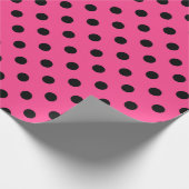 Roze en zwarte pooldots cadeaupapier (Hoek)