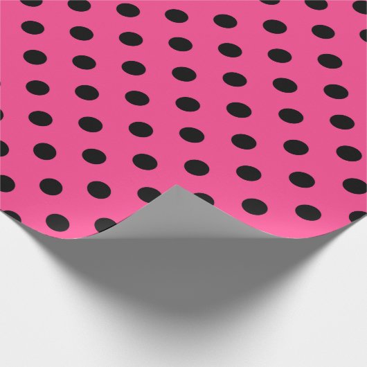 Roze en zwarte pooldots cadeaupapier (Hoek)