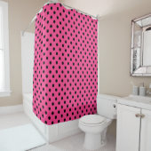 Roze en zwarte pooldots douchegordijn (In situ)