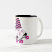 Roze en zwarte Schaats schaatsen Tweekleurige Koffiemok (Voorkant rechts)