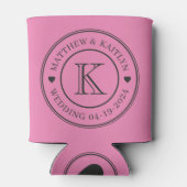 Roze en Zwarte Trouw Monogram Hart Blikjeskoeler (Achterkant)