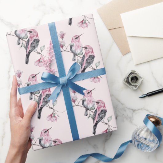 Roze en zwarte vogels op een boomtak patroon cadeaupapier (Geschenken)