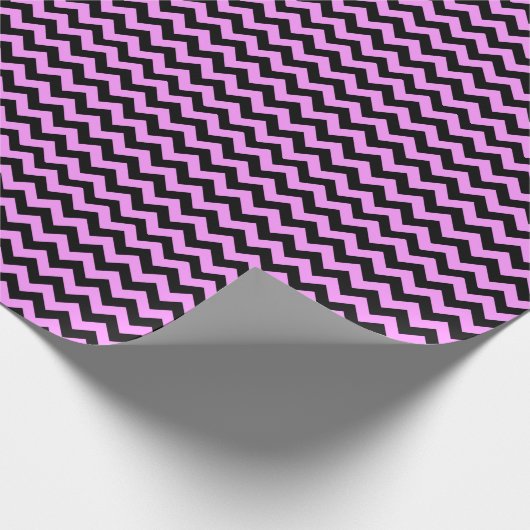 Roze en zwarte zigzag cadeaupapier (Hoek)