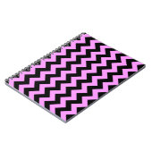 Roze en zwarte zigzag notitieboek (Linkerzijde)