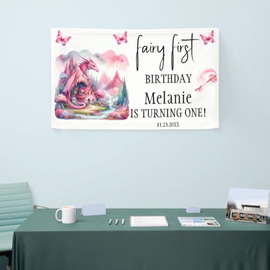 Roze Fairy House Roze Dragon Eerste Verjaardag Spandoek (Beurs)