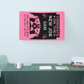 Roze felicitaties met de nieuwe baan spandoek (Beurs)
