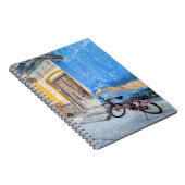 ROZE FIETS op BLAUWE WAND in INDIË NOTITIEBOEK (Rechterzijde)