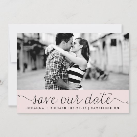 Roze fijne script Save Our Date-aankondiging The Date (Voorkant)