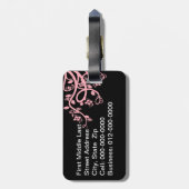 Roze Filigree en bloemen over zwarte Sjabloon Bagagelabel (Achterkant verticaal)