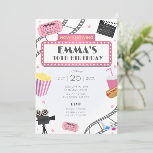 Roze Film Night Verjaardagsfeest Uitnodiging Cinem (Staand voorkant)
