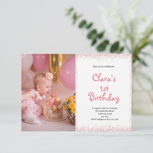 Roze First Birthday Baby Girl Fotouitnodiging (Staand voorkant)