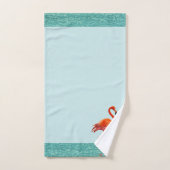 Roze Flamingo die op Lichte Blauwgroen Beach staat Bad Handdoek (Handdoek)