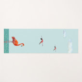 Roze Flamingo die op Lichte Blauwgroen Beach staat Yogamat (Voorkant (horizontaal))