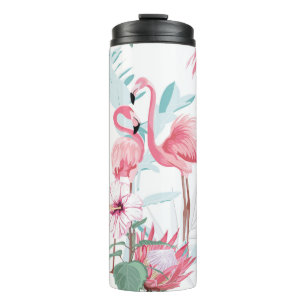 Roze flamingo en exotische bloemen, palmbladeren, thermosbeker