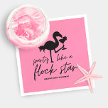 Roze Flamingo Flock Star Tropische Verjaardag Servet<br><div class="desc">Feest als een kudde ster op je verjaardag met deze leuke,  feestelijke servetten met zwarte typografie met een flamingo met een cocktail op een hete roze achtergrond. Perfect voor strand en tropische thema volwassen verjaardagsfeestjes.</div>