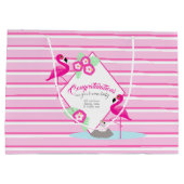 Roze flamingo gepersonaliseerde baby showers gesch groot cadeauzakje (Achterkant)