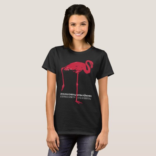 roze flamingo in Duitsland dierentuin München T-shirt (Voorkant volledig)