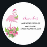 Roze Flamingo in Santa Hat Whimsical Christmas Biz Ronde Sticker<br><div class="desc">Zakelijke stickers met een tropische thema kerstflamingo met een roze kerstmuts. Onder de poten bevindt zich een snoeprietboeket met  tropische bloemen en roze bessen. Een takje holly op zijn borst.</div>