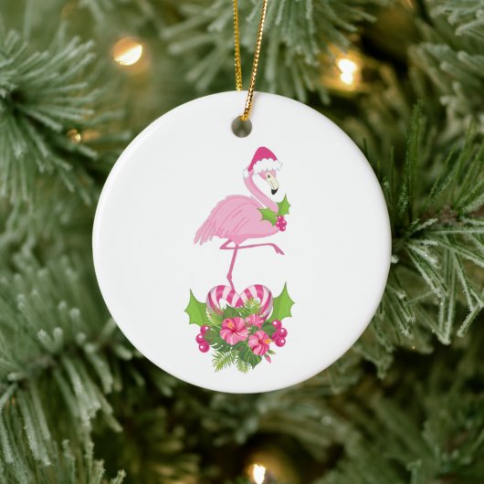 Roze flamingo in Santa Hat Whimsical Kerstmis Keramisch Ornament (Boom)