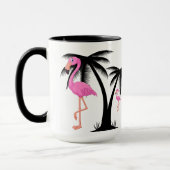 Roze Flamingo loopt door Black Palm Tree Mok (Links)