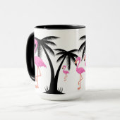 Roze Flamingo loopt door Black Palm Tree Mok (Voorkant links)