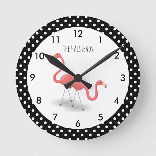 Roze Flamingo met Black Polka Dots gepersonaliseer Ronde Klok (Voorkant)