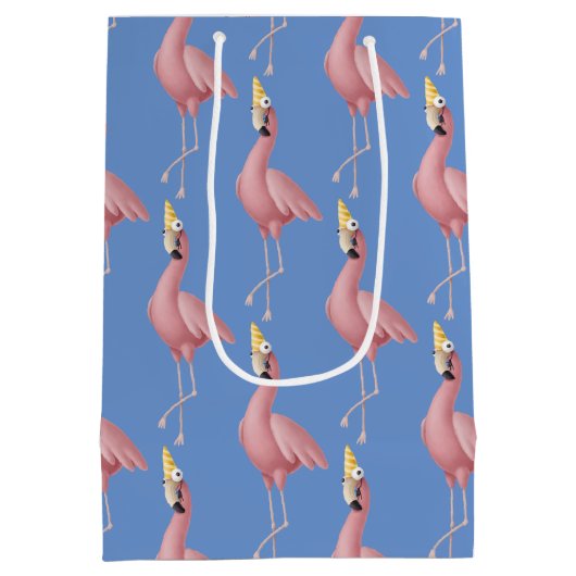 Roze Flamingo op Blue Birthday Medium Cadeauzakje (Achterkant)