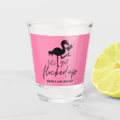 Roze Flamingo Opgevlokt Tropical Beach Verjaardag Shot Glas (Voorkant)