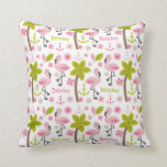 Roze Flamingo Personalized Pillow Kussen<br><div class="desc">Een kussen met een tropisch thematroon met illustraties van roze flamingos,  palmbomen,  bloemen,  zand dollars,  ankers en bladeren.  Pas de naam aan.</div>