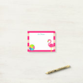 Roze flamingo strand klein gepersonaliseerd post-it® notes (Op bureau)
