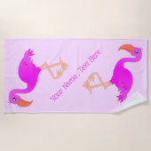 Roze Flamingo Strandlaken met Aangepaste Tekstnaam (Voorkant)