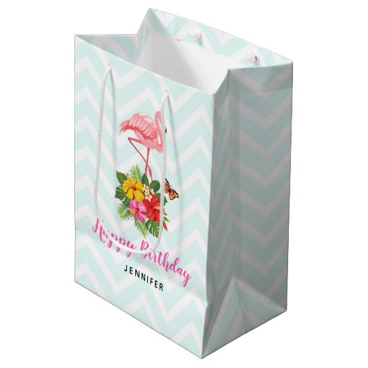 Roze Flamingo & Tropische Hibiscus Fancy Verjaarda Medium Cadeauzakje (Voorkant Gekanteld)