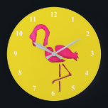Roze flamingo unieke pop art grote klok<br><div class="desc">Pop art ontwerp van een met de hand getekende waterverf illustratie roze flamingo in gekke candy roze en mosterdgele kleuren. Dit gekke meisjesachtige ontwerp is uniek omdat jij, net als een flamingo, uniek bent.</div>