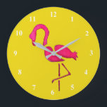 Roze flamingo unieke pop art grote klok<br><div class="desc">Pop art ontwerp van een met de hand getekende waterverf illustratie roze flamingo in gekke candy roze en mosterdgele kleuren. Dit gekke meisjesachtige ontwerp is uniek omdat jij, net als een flamingo, uniek bent.</div>