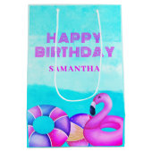 Roze Flamingo Verjaardag Zwembad Party Naam Medium Cadeauzakje (Achterkant)