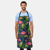 Roze flamingornament op een gestreepte turquoise schort (Gedragen)