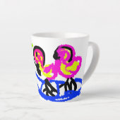 Roze flamingo's bruiloft zomer plezier latte mok (Rechterhoek)