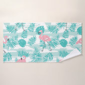 Roze flamingo's, groene palmbladeren, tropisch. badhanddoek (Badhanddoek)
