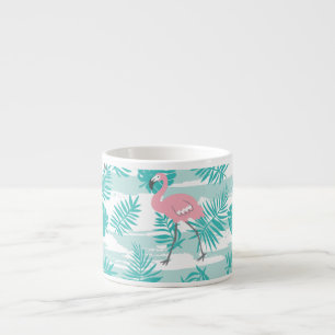 Roze flamingo's, groene palmbladeren, tropisch. espresso kop