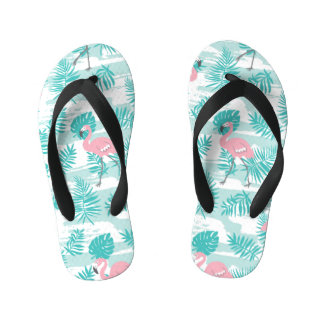 Roze flamingo's, groene palmbladeren, tropisch. kinder teenslippers