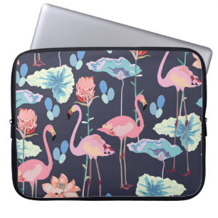 Roze flamingos omgeven door lotusbloemen en pro laptop sleeve