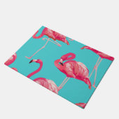 Roze flamingvogels op de achtergrond van turkooize deurmat (Schuin)