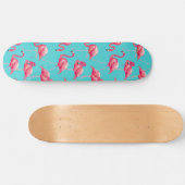 Roze flamingvogels op de achtergrond van turkooize skateboard (Horizontaal)
