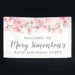 Roze Floral 80th Birthday Welkom Spandoek<br><div class="desc">Een prachtig en elegant 80ste verjaardagswelkomstteken. De lush floral border bevat takken van de bloesems van de wazige roze kersen. De groene mint geeft het een fluitje van botanische kleur. De geëerde naam van de gast wordt geschreven in een trendy modern manuscript. De resterende tekst is een klassiek lettertype. Zeer...</div>