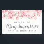Roze Floral 80th Birthday Welkom Spandoek<br><div class="desc">Een prachtig en elegant 80ste verjaardagswelkomstteken. De lush floral border bevat takken van de bloesems van de wazige roze kersen. De groene mint geeft het een fluitje van botanische kleur. De geëerde naam van de gast wordt geschreven in een trendy modern manuscript. De resterende tekst is een klassiek lettertype. Zeer...</div>