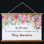 Roze Floral 90th Birthday Party Welcome Banner Hangend Wandkleed<br><div class="desc">Mooie bloemen creëer een verbluffende 90ste verjaardag.. welkome banner. Een prachtige combinatie van fel roze pinda's met veel groen met aangezette wijnstokken en bladeren maakt het een zeer modern bloemontwerp. Het heeft een beetje een Boho Chic-vibe, vanwege de gevaarlijke wijnstokken en bladeren. Deze vrijgezellenfeest banner maakt deel uit van het...</div>