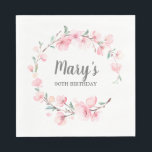 Roze Floral 90th Birthday Servet<br><div class="desc">Mooie roze kersbloesems en sage green creëer a rustic wreath om een negentigste verjaardag te vieren. De naam van de verjaardagsfeestdag en de 90ste verjaardag zijn in het midden.</div>