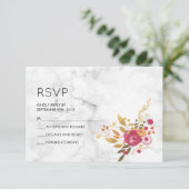 Roze Floral Bouquet op White Marble Wedding RSVP (Staand voorkant)