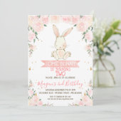 Roze Floral een uitnodiging voor 'Bunny Girls Birt (Staand voorkant)